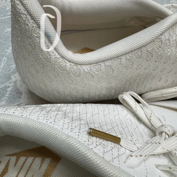 Nike Lunar Vapor Ultrafly Elite 2
Baseball Cleats White AO7946-104 size 14 - Picture 6 of 6